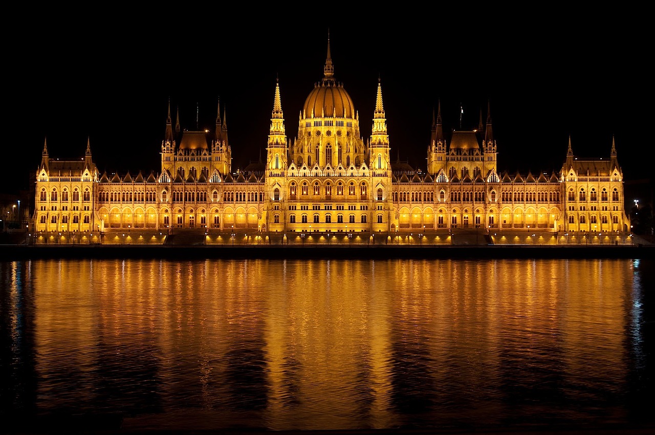 Man Arrested With Knives Outside Houses of Parliament